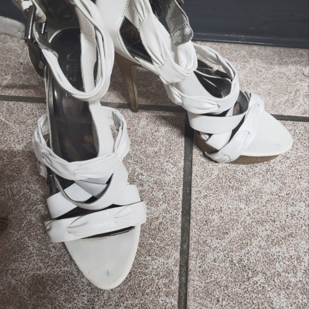 Guess strappy high heals